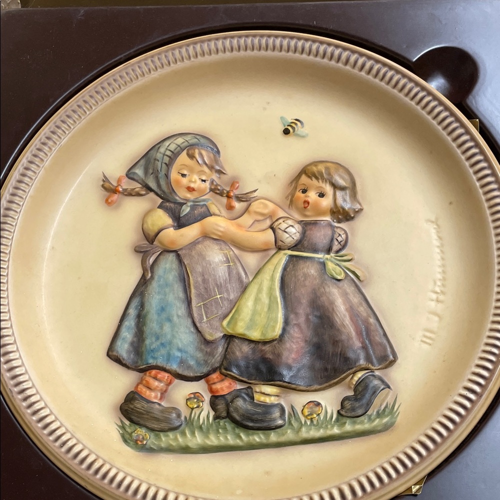 Hummel 1980 Collectable Anniversary Plate - Cream and Browne - Picture 4 of 8